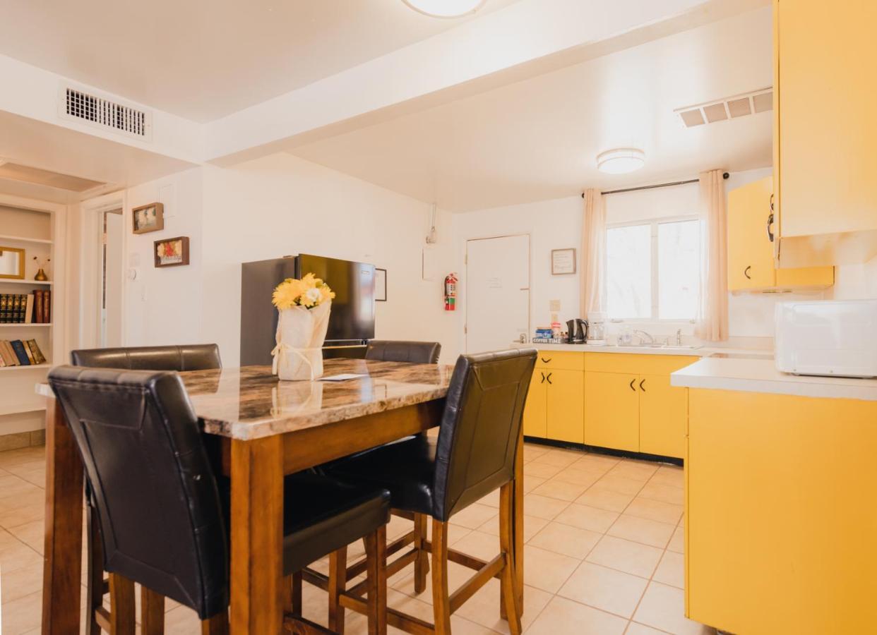 1 Or 3 Bedroom Apartment With Full Kitchen Page Exterior photo